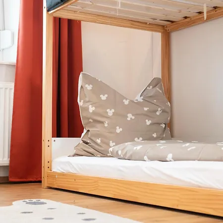 Bunter Hund - Zentrales Apartment, Parkplatz, Wintergarten, Kinderzimmer Apartman *