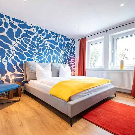 Bunter Hund - Zentrales Apartment, Parkplatz, Wintergarten, Kinderzimmer *