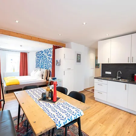 Bunter Hund - Zentrales Apartment, Parkplatz, Wintergarten, Kinderzimmer