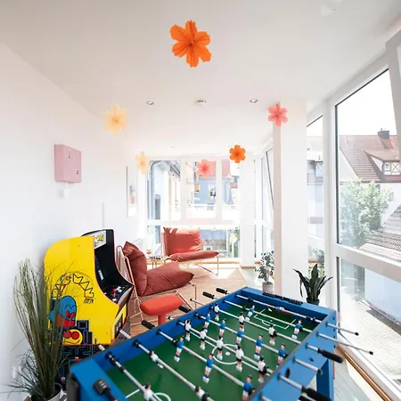 Bunter Hund - Zentrales Apartment, Parkplatz, Wintergarten, Kinderzimmer *