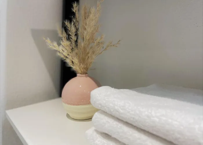 Bunter Hund - Zentrales Apartment, Parkplatz, Wintergarten, Kinderzimmer *