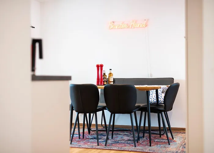 Bunter Hund - Zentrales Apartment, Parkplatz, Wintergarten, Kinderzimmer Apartment