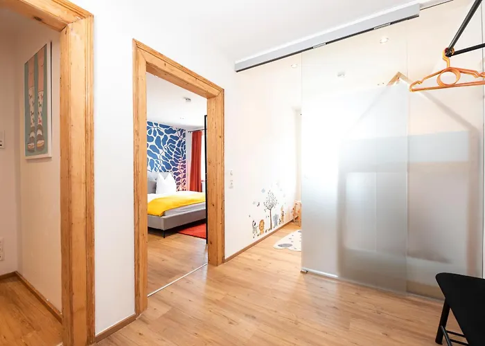 Bunter Hund - Zentrales Apartment, Parkplatz, Wintergarten, Kinderzimmer *