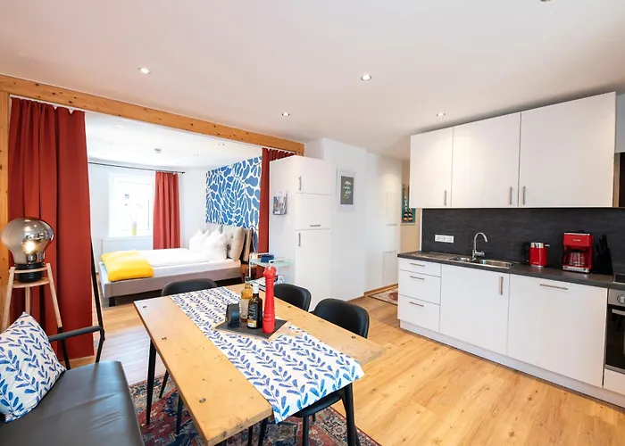 Bunter Hund - Zentrales Apartment, Parkplatz, Wintergarten, Kinderzimmer