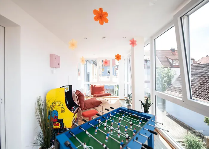 Bunter Hund - Zentrales Apartment, Parkplatz, Wintergarten, Kinderzimmer *